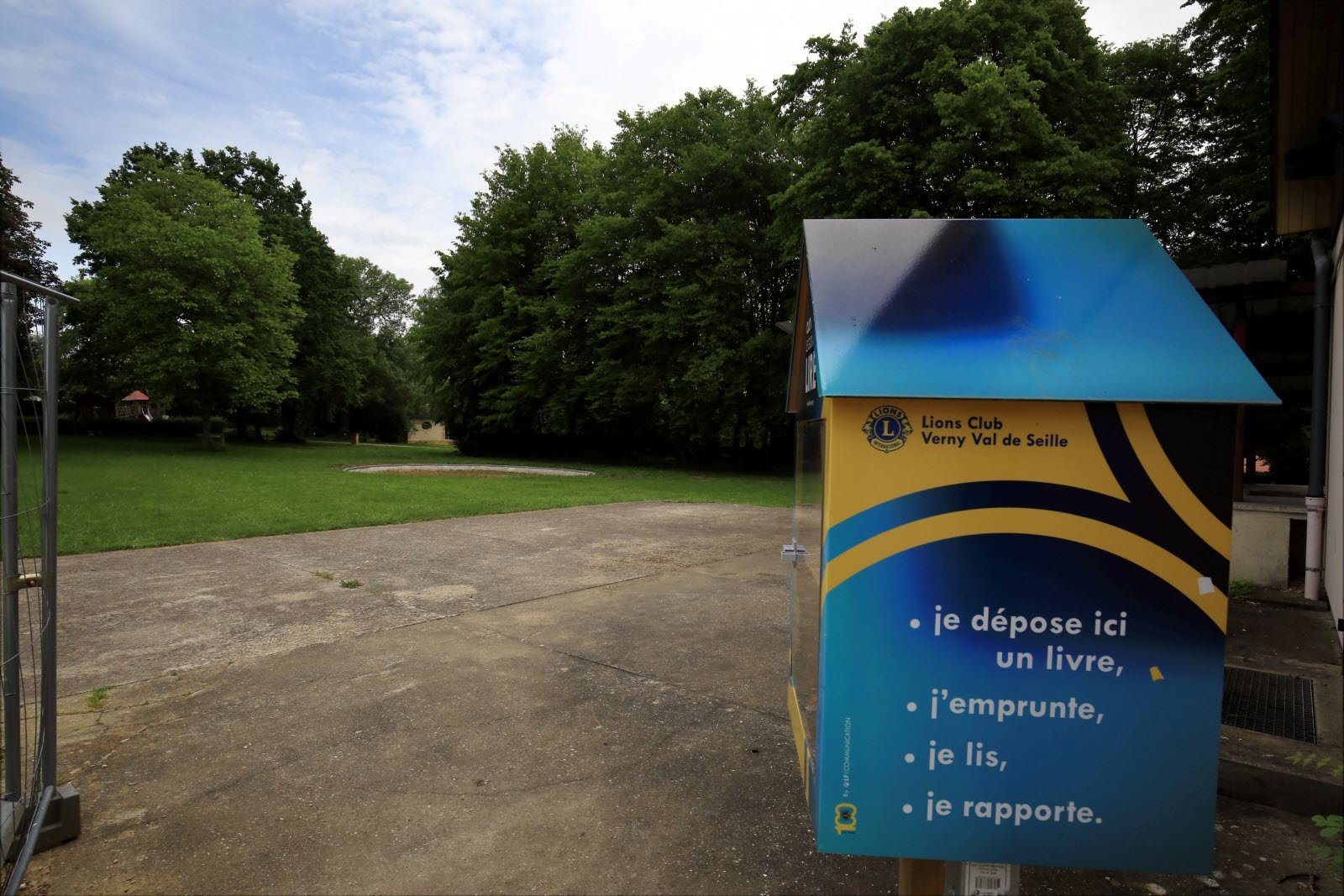 Boîte du Lions Club.