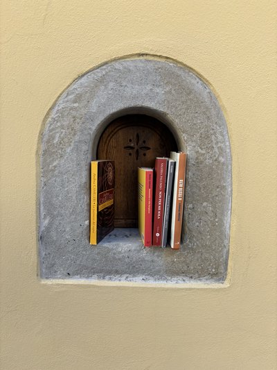 Book Corners: Community map of neighborhood book exchange spots